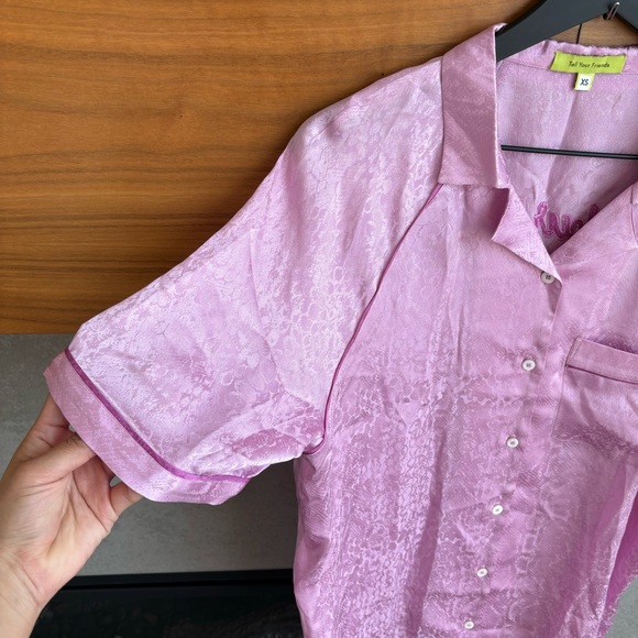 Revolver TELL YOUR FRIENDS Bowling Shirtlavender, Size XS - Picture 8 of 16